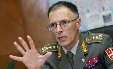 Shefi i Shtabit të ushtrisë serbe: Po përcjellim me vigjilencë situatën në Kosovë