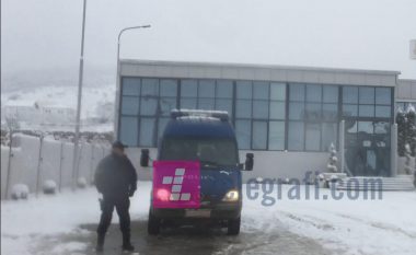 Policia kontrollon hyrje-daljet në Mitrovicë