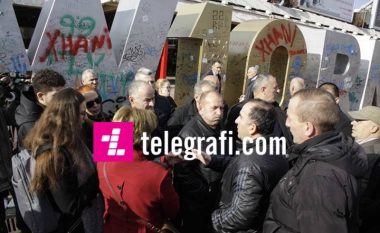 Shtyhet protesta e punëtorëve të Pallatit të Rinisë (Foto)