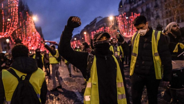 Vazhdon përleshja në Paris gjatë protestës së ‘Jelekëve të Verdhë’