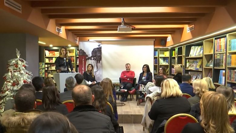 “Unë e përdhunuara”, promovohet libri për viktimat e dhunës seksuale në luftën e Kosovës (Video)