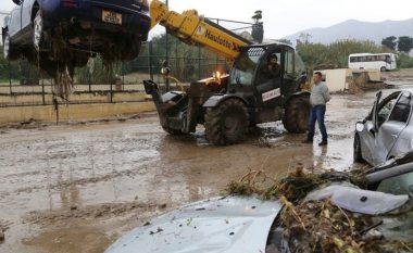 Valë përmbytjesh katastrofike në Qipro (Video)