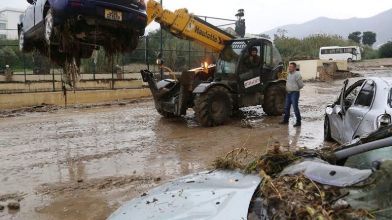 Valë përmbytjesh katastrofike në Qipro (Video)