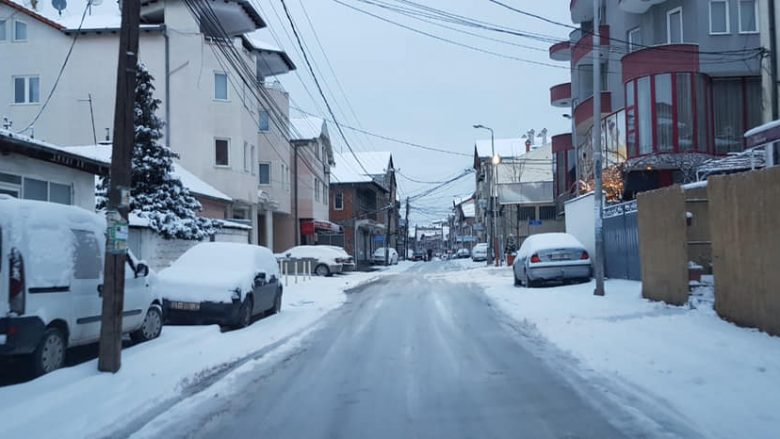 Shpend Ahmeti: Rrugët e Prishtinës po pastrohen, por kujdes gjatë vozitjes