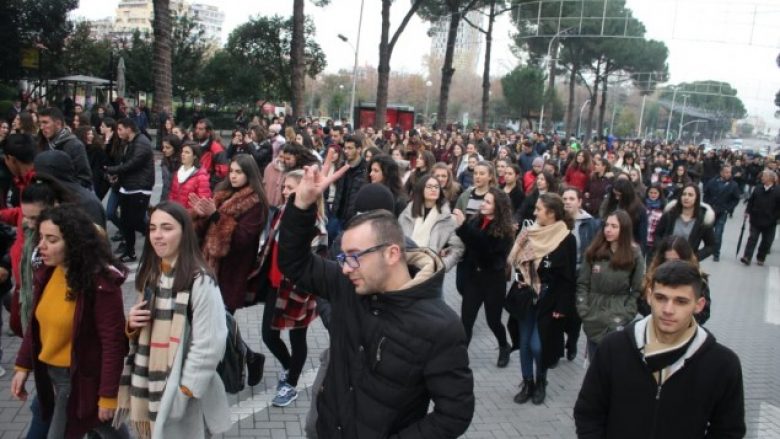 Shqipëri, studentët në ditën e 15-të të protestës
