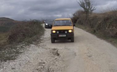 Pluhur në verë, baltë në dimër, të rinjtë braktisin fshatin pa rrugë (Video)