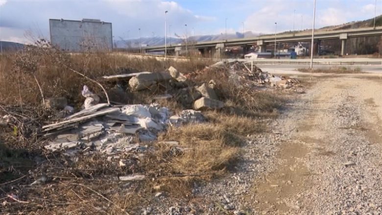 Rrugët në Maqedoni ngjajnë sikur deponitë e vogla