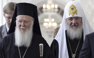Kisha ortodokse e Ukrainës shkëputet nga Rusia