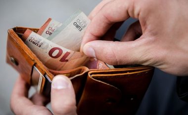Spanja pritet të rrisë pagën minimale me 22%