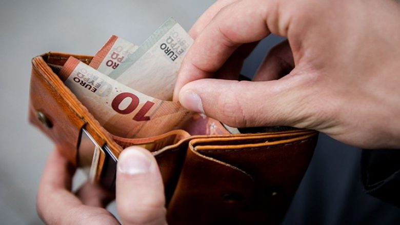 Spanja pritet të rrisë pagën minimale me 22%