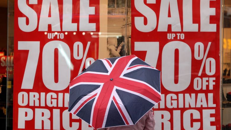 Britanikët shpenzojnë rreth 5 miliardë funte për dhurata gjatë festave të fundvitit