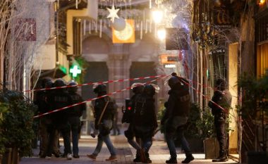 Sulmi me të vrarë në Strasburg, i dyshuari tanimë ‘mund të ketë ikur nga Franca’ (Foto)