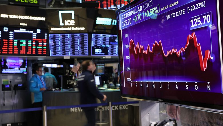 Bursat ndërkombëtare e nisin javën me rënie