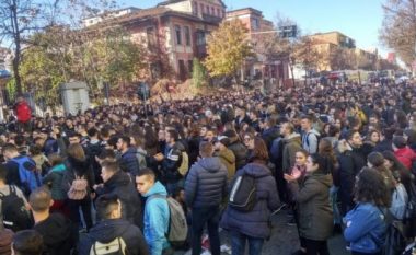Studentët në Tiranë paralajmërojnë grevë