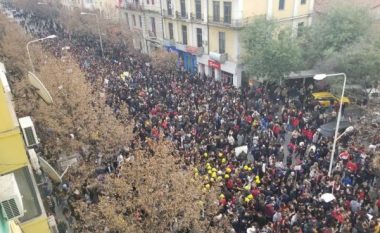 “Washinton Post”: Nëse nuk plotësohen kërkesat e studentëve, mund të eskalojnë protestat në Shqipëri