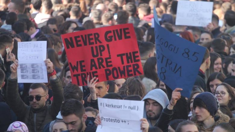 Studentët-qeverisë: Afat deri të martën, ose protesta më masive e historisë