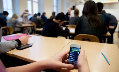 Ndalimi i telefonave në shkolla, vendim që vështirë mund të realizohet