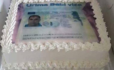 Me tortë e uruan një kosovar marrjen e vizës, fëmijët e tij (Foto)