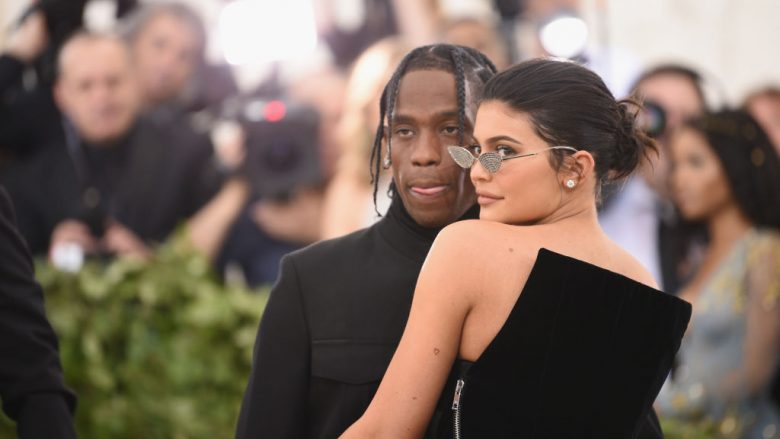 Travis Scott konfirmon se së shpejti do të martohet Kylie Jennerin