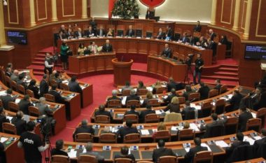 Kuvendi i Shqipërisë mblidhet për Vettingun në politikë