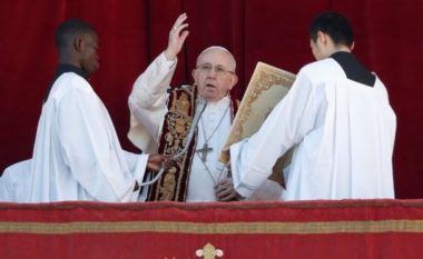 Papa Françesku bën thirrje për paqe në Jemen e Siri