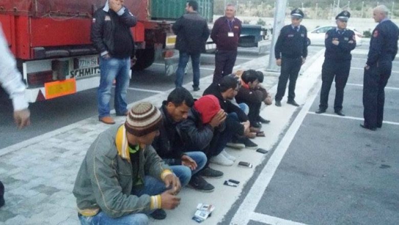 Korçë, policia ndalon 6 emigrantë të paligjshëm