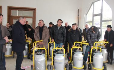 Komuna e Istogut ndihmon fermerët me makina mjelëse