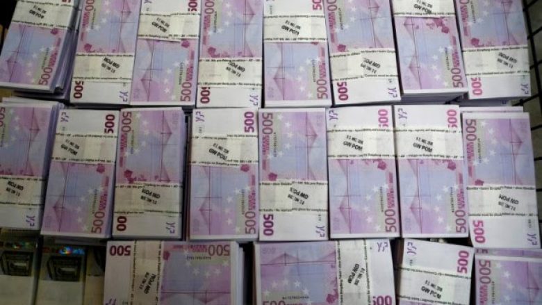 Arrestohet me 12 mijë euro të falsifikuara