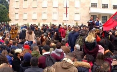 Studentët nuk tërhiqen, protestës i bashkohen edhe qytetarë