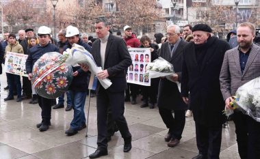 Veseli nderime te obelisku i të pagjeturve: Mallkimi mbi Serbinë do të vijë nga fëmijët tanë