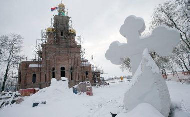 Në prag të vizitës, një kishë e ndërtuar në Serbi mban emrin e presidentit rus
