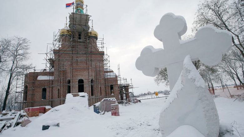 Në prag të vizitës, një kishë e ndërtuar në Serbi mban emrin e presidentit rus