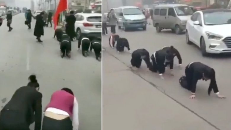Punonjëset e kompanisë kineze nuk arritën objektivat, si ndëshkim u detyruan të ecin këmbë e duar nëpër rrugët e qytetit (Video)