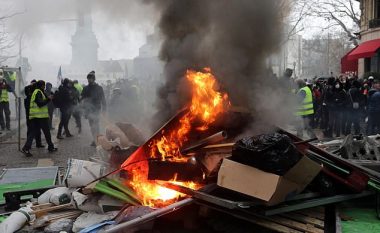 Lideri i “jelekverdhëve” goditet në sy me plumb manovrues gjatë protestave në Francë (Foto/Video, +18)