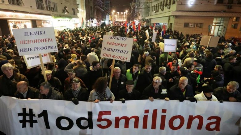 Serbët e komunave veriore të Kosovës do të organizojnë protestë kundër pushtetit aktual në Serbi, organizatori kërcënohet me jetë (Foto)