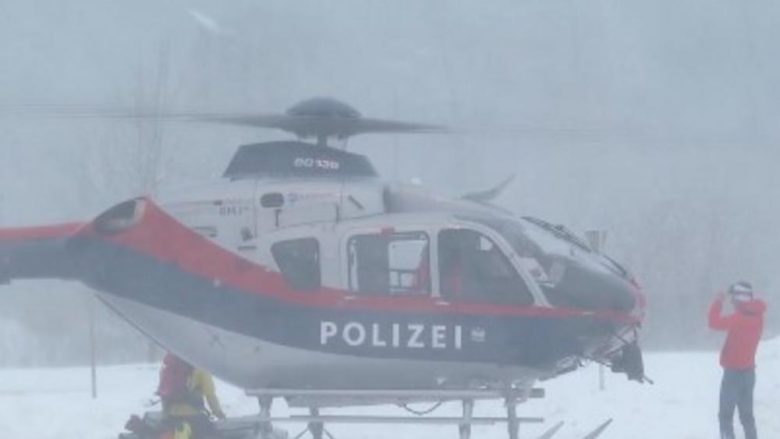 Austri, arsimtari bie me kokë poshtë në borën që arrinte trashësinë e 5 metrave – humb jetën para syve të nxënësve