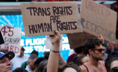 Transgjinorët s’kanë vend në ushtri! Supremja i jep të drejtën Trumpit