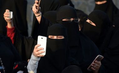 S’ka më “divorce sekrete”, femrat saudite do të njoftohen me SMS