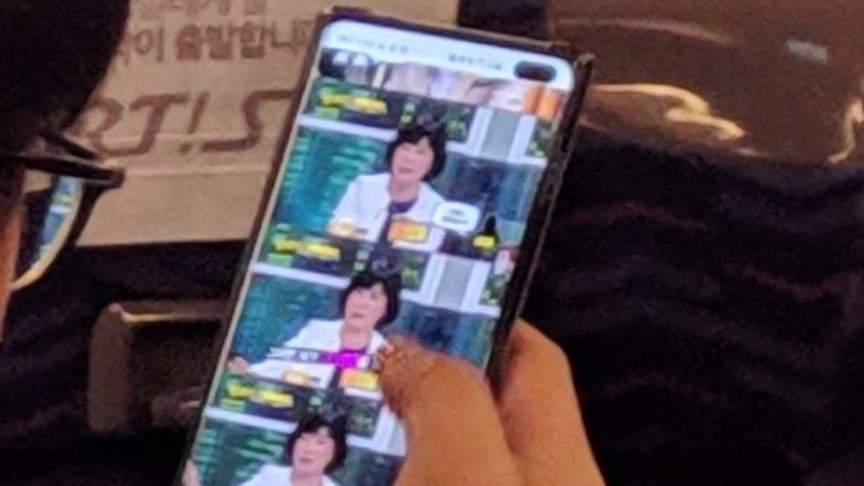 Samsung Galaxy S10+ është parë duke u përdorur në publik