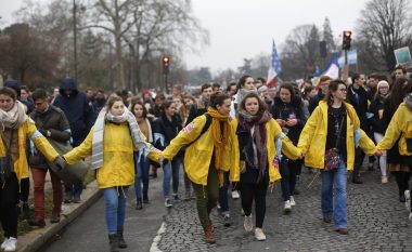 Mijëra vetë protestojnë në Paris kundër abortit