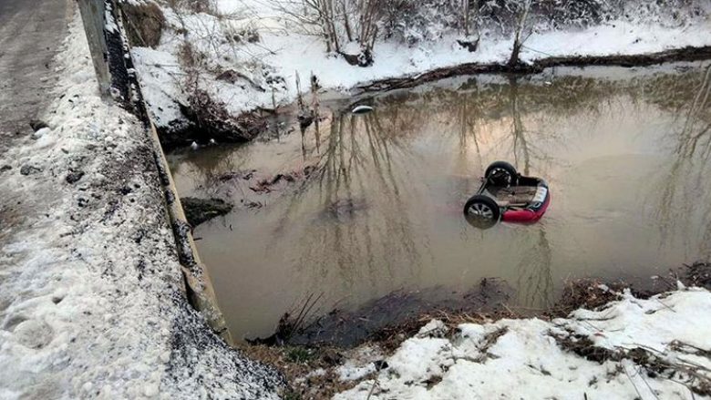 Makina rrëshqet në akull dhe bie në përrua, tetë të vdekur në Turqi (Video)