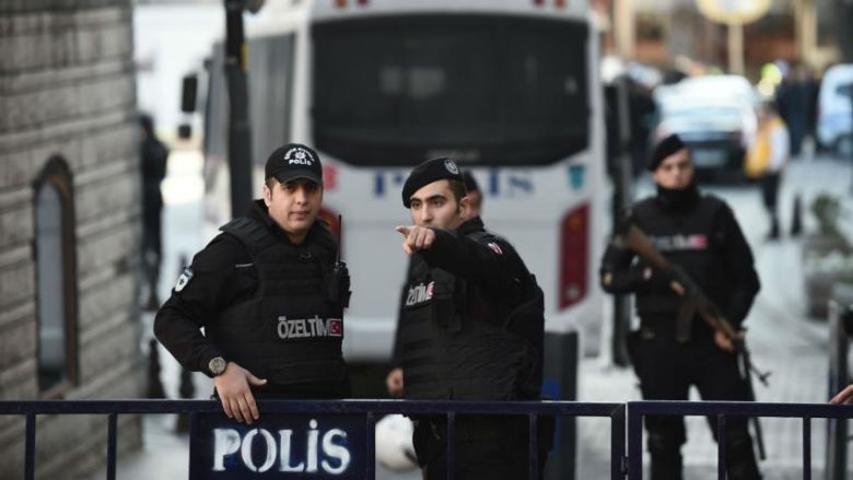 Policia turke në kërkim të 150 “gylenistëve”