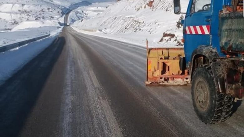 Të gjitha rrugët e kalueshme në Shqipëri pavarësisht reshjeve të borës