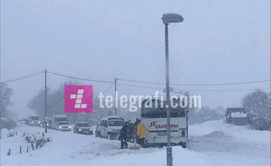 Reshjet e borës, policia kërkon kujdes të shtuar nga shoferët