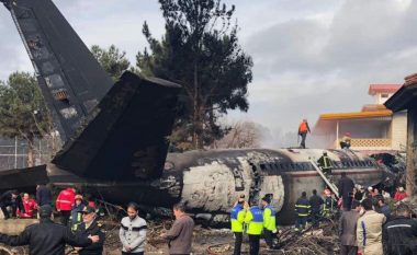 Rrëzohet aeroplani transportues në Iran, brenda tij ishin 10 anëtarë të bordit (Foto/Video)