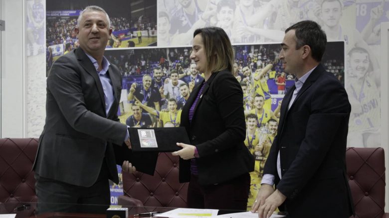 FBK dhe KB Rahoveci nënshkruajnë kontratën për organizmin e Final 8 të Kupës së Kosovës
