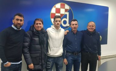 Bernard Karrica kalon provat te Dinamo Zagreb, nënshkruan kontratë profesionale