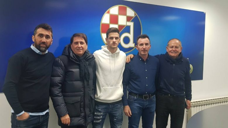 Bernard Karrica kalon provat te Dinamo Zagreb, nënshkruan kontratë profesionale