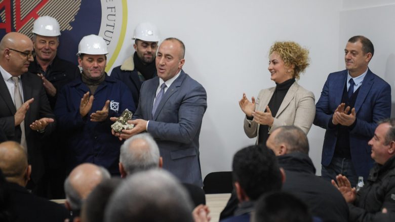 Dhjetëra qytetarë të Mitrovicës aderojnë në AAK, Haradinaj thotë se vendimet e Qeverisë kanë rritur besimin në këtë parti