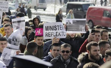 Studentët përmes protestës kërkojnë depolitizimin e universiteteve publike